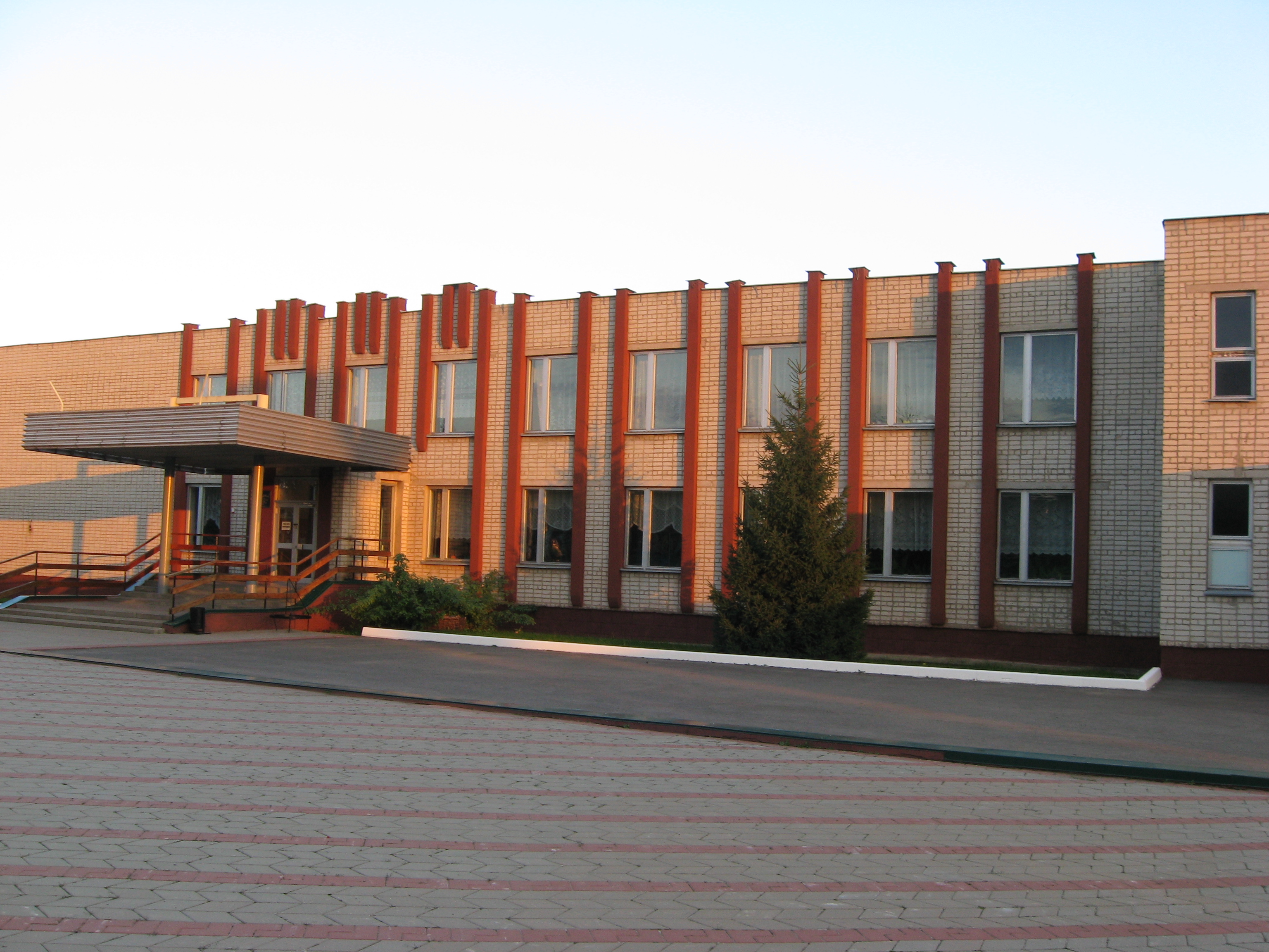 Хлевищенская средняя школа.